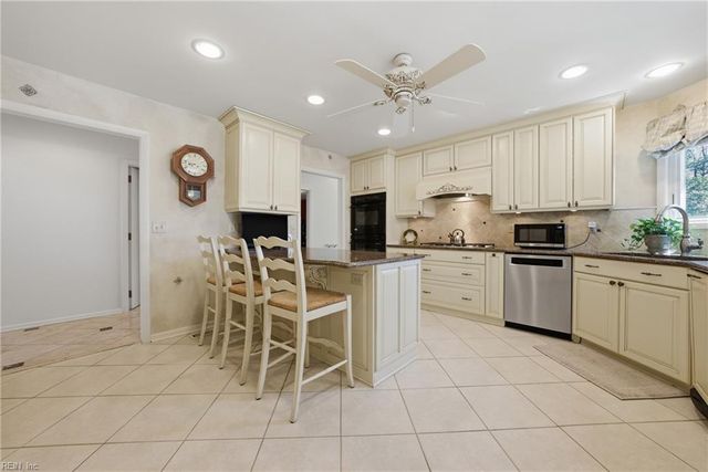 1016 Dartford MEWS, Virginia Beach, VA 23452