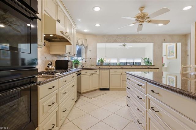 1016 Dartford MEWS, Virginia Beach, VA 23452