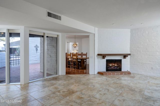 6250 N Campbell Avenue, Tucson, AZ 85718