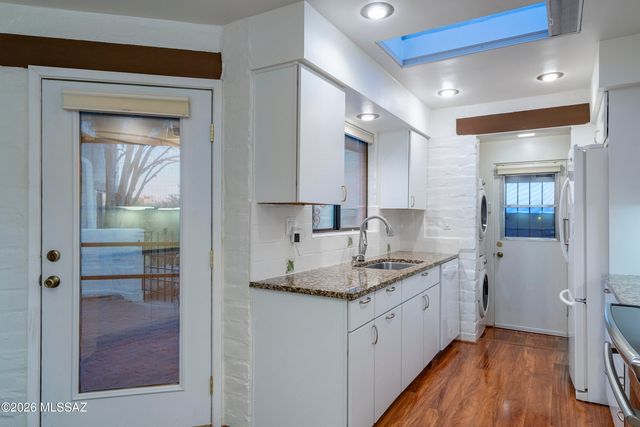 6250 N Campbell Avenue, Tucson, AZ 85718