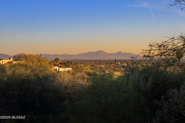 6250 N Campbell Avenue, Tucson, AZ 85718