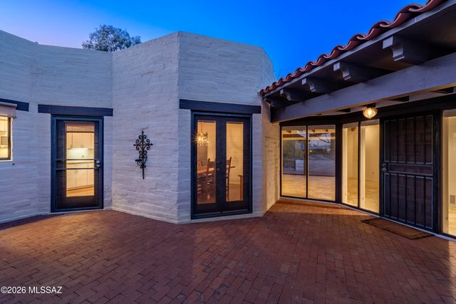 6250 N Campbell Avenue, Tucson, AZ 85718