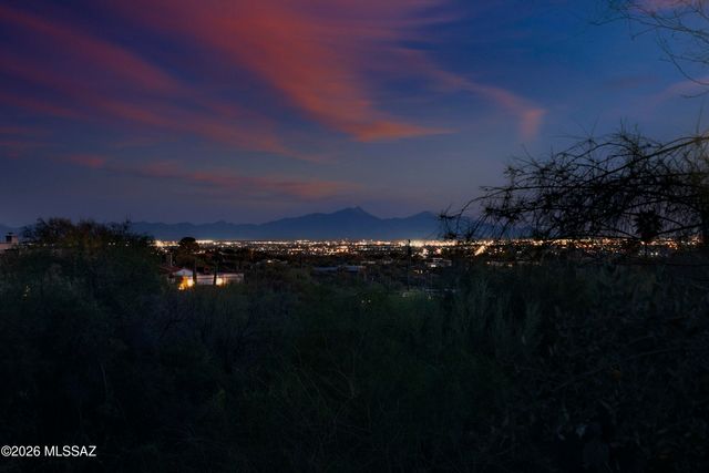 6250 N Campbell Avenue, Tucson, AZ 85718