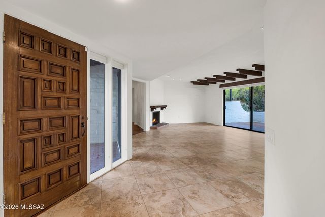 6250 N Campbell Avenue, Tucson, AZ 85718