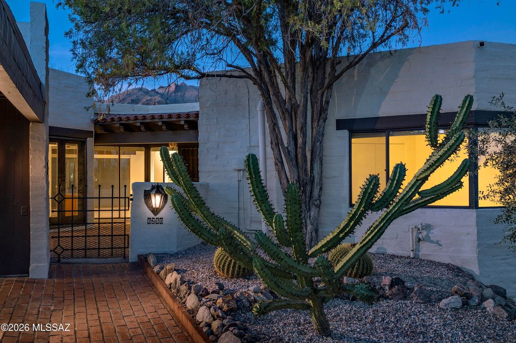 6250 N Campbell Avenue, Tucson, AZ 85718