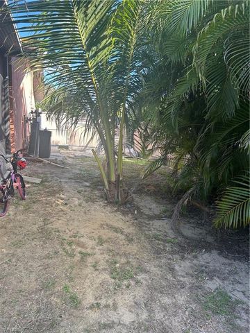 2049 50th ST SW, Naples, FL 34116