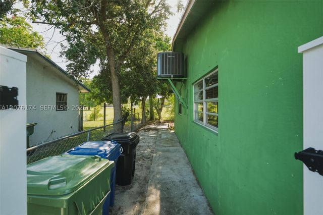 2140 NW 21st Ter N, Fort Lauderdale, FL 33311