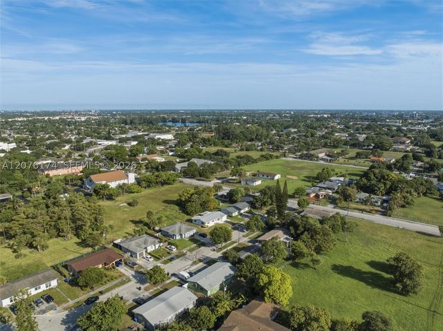 2140 NW 21st Ter N, Fort Lauderdale, FL 33311