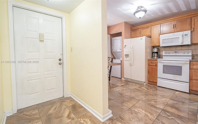 1000 Colony Point Cir 203, Pembroke Pines, FL 33026