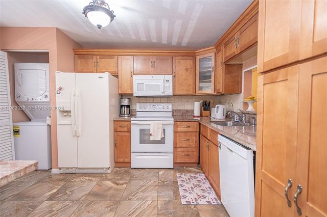 1000 Colony Point Cir 203, Pembroke Pines, FL 33026