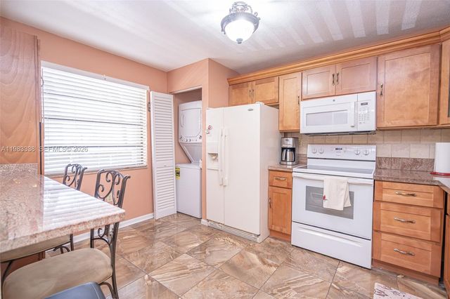 1000 Colony Point Cir 203, Pembroke Pines, FL 33026