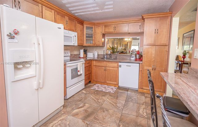 1000 Colony Point Cir 203, Pembroke Pines, FL 33026