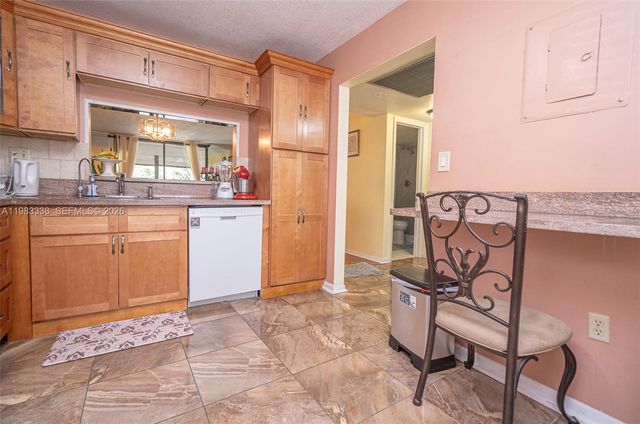 1000 Colony Point Cir 203, Pembroke Pines, FL 33026