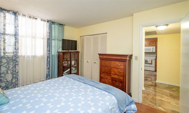 1000 Colony Point Cir 203, Pembroke Pines, FL 33026