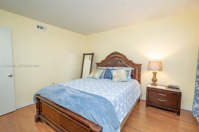 1000 Colony Point Cir 203, Pembroke Pines, FL 33026