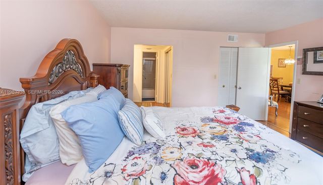 1000 Colony Point Cir 203, Pembroke Pines, FL 33026