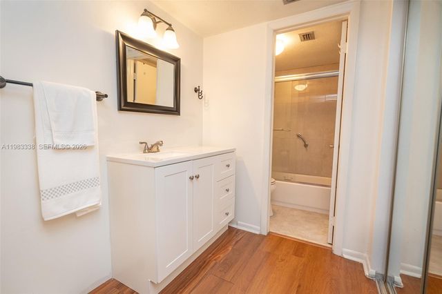 1000 Colony Point Cir 203, Pembroke Pines, FL 33026