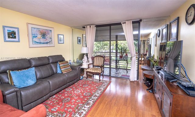 1000 Colony Point Cir 203, Pembroke Pines, FL 33026