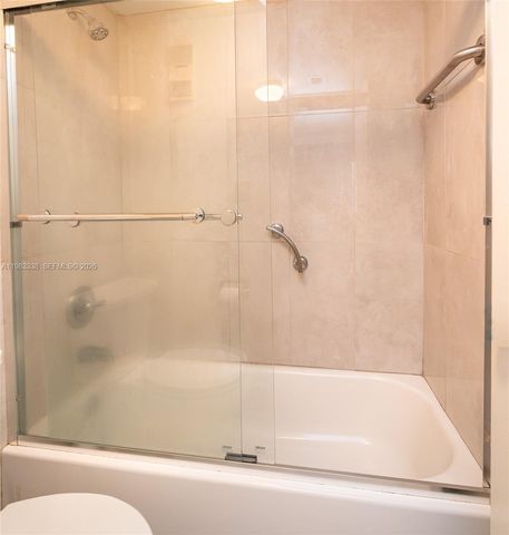 1000 Colony Point Cir 203, Pembroke Pines, FL 33026