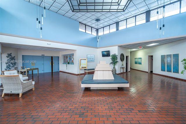 1000 Colony Point Cir 203, Pembroke Pines, FL 33026