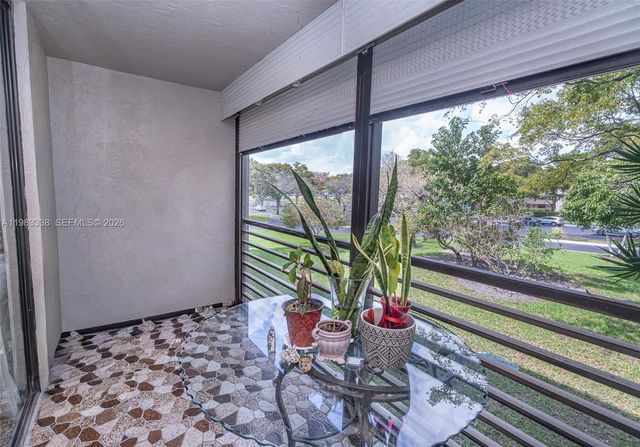 1000 Colony Point Cir 203, Pembroke Pines, FL 33026