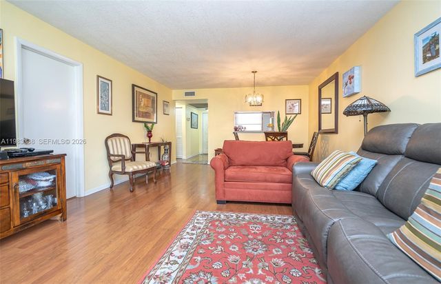 1000 Colony Point Cir 203, Pembroke Pines, FL 33026