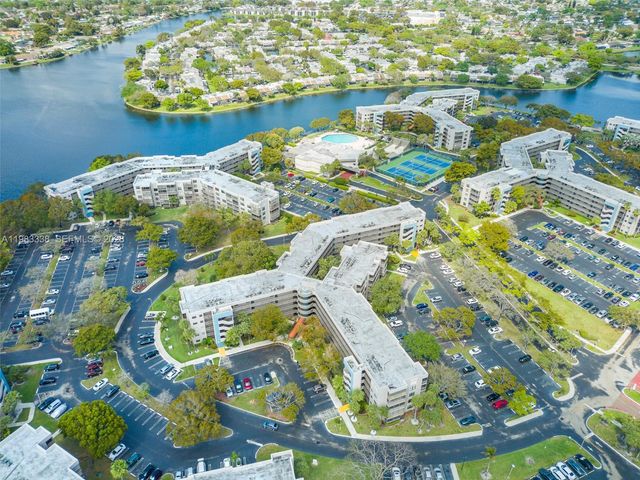 1000 Colony Point Cir 203, Pembroke Pines, FL 33026