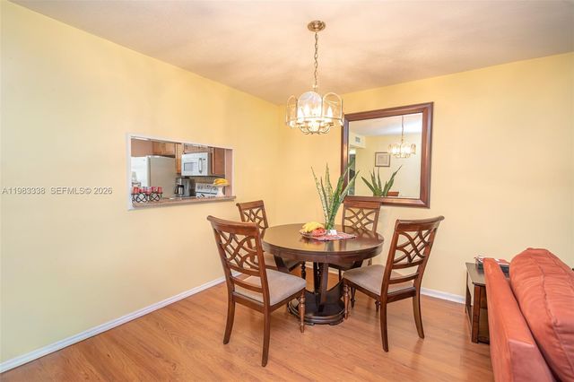 1000 Colony Point Cir 203, Pembroke Pines, FL 33026