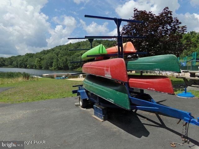 6486 DECKER DRIVE, Bushkill, PA 18324
