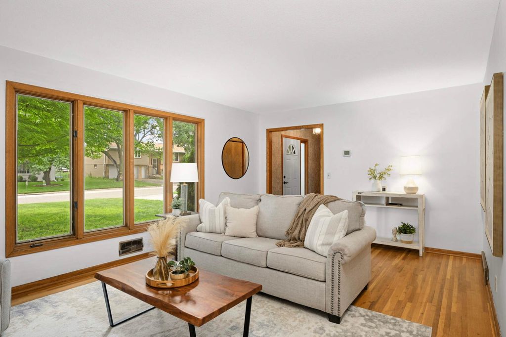 6329 Peacedale Avenue, Edina, MN 55424