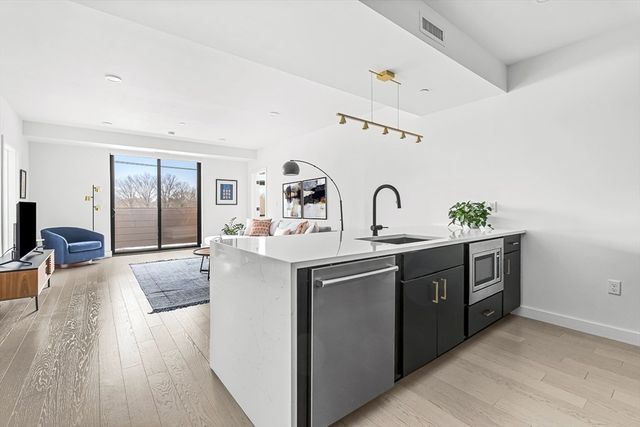395 Alewife Brook Parkway 3H, Somerville, MA 02144