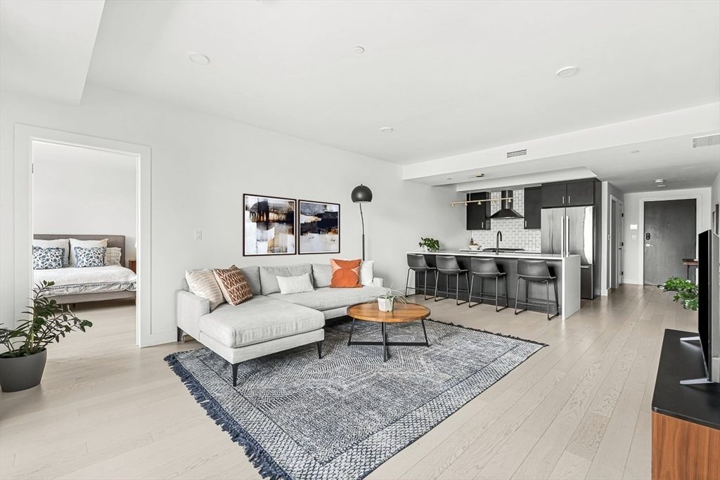 395 Alewife Brook Parkway 3H, Somerville, MA 02144