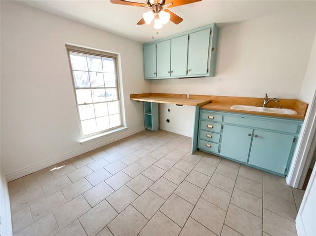 401 Kenshire Drive, Benbrook, TX 76126