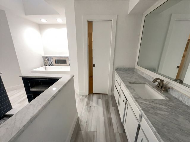 401 Kenshire Drive, Benbrook, TX 76126