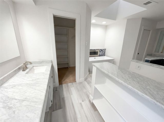 401 Kenshire Drive, Benbrook, TX 76126