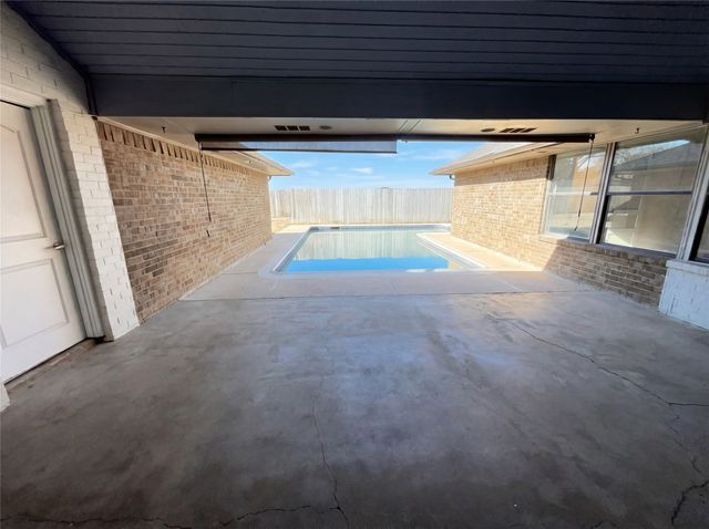 401 Kenshire Drive, Benbrook, TX 76126