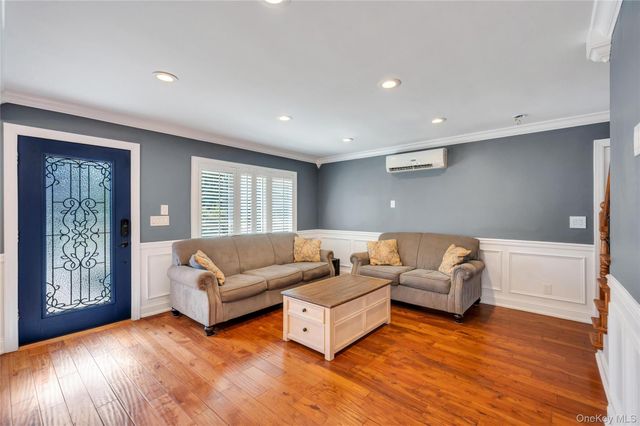 151 Poppy Avenue, Franklin Square, NY 11010