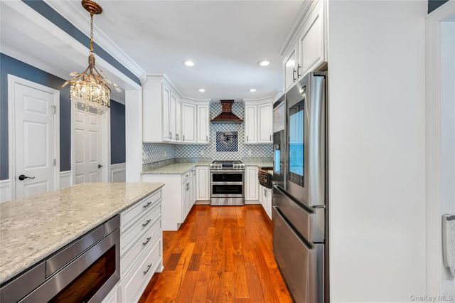 151 Poppy Avenue, Franklin Square, NY 11010