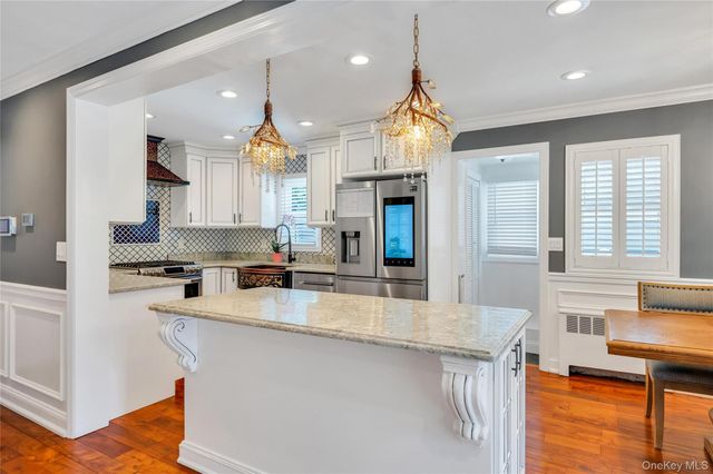 151 Poppy Avenue, Franklin Square, NY 11010