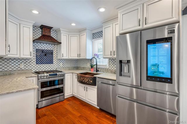 151 Poppy Avenue, Franklin Square, NY 11010