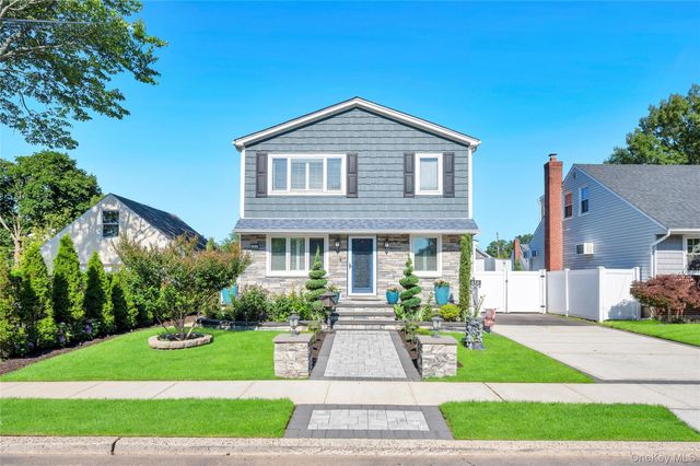 151 Poppy Avenue, Franklin Square, NY 11010