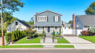 151 Poppy Avenue, Franklin Square, NY 11010
