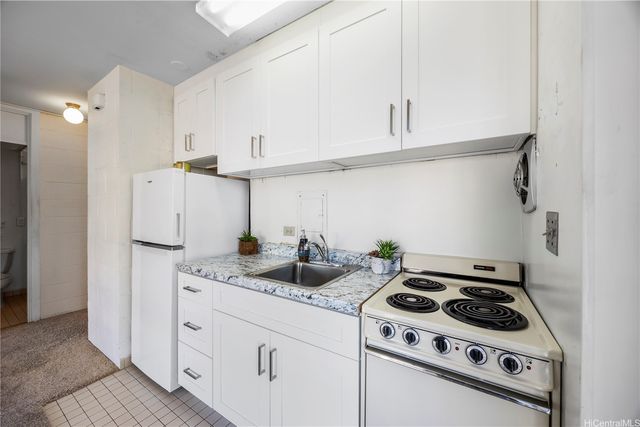 445 Kaiolu Street 504, Honolulu, HI 96815