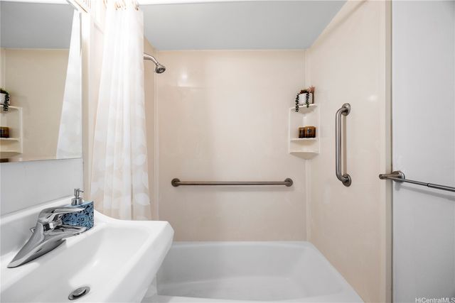 445 Kaiolu Street 504, Honolulu, HI 96815