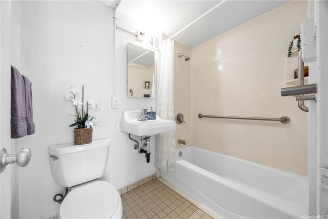 445 Kaiolu Street 504, Honolulu, HI 96815