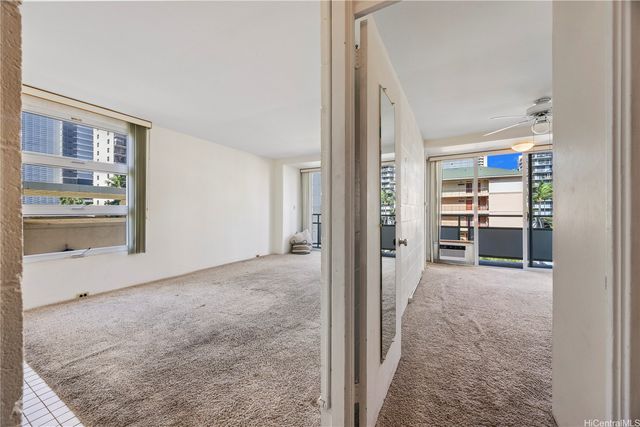 445 Kaiolu Street 504, Honolulu, HI 96815