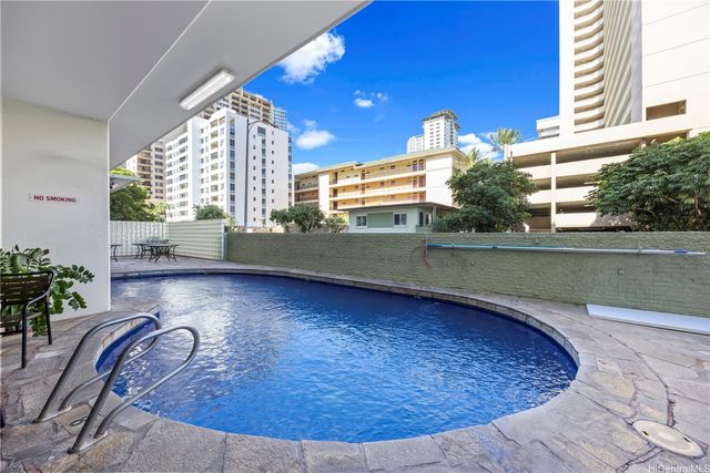 445 Kaiolu Street 504, Honolulu, HI 96815