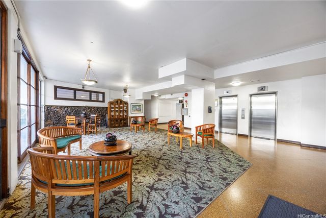 445 Kaiolu Street 504, Honolulu, HI 96815