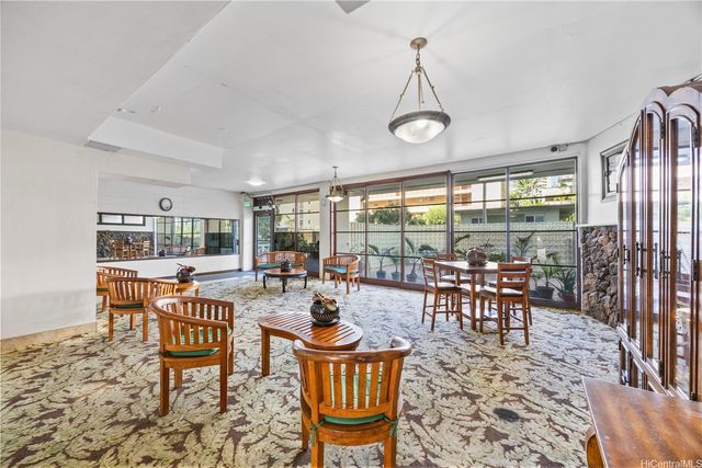 445 Kaiolu Street 504, Honolulu, HI 96815