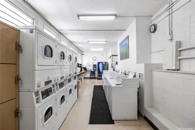 445 Kaiolu Street 504, Honolulu, HI 96815